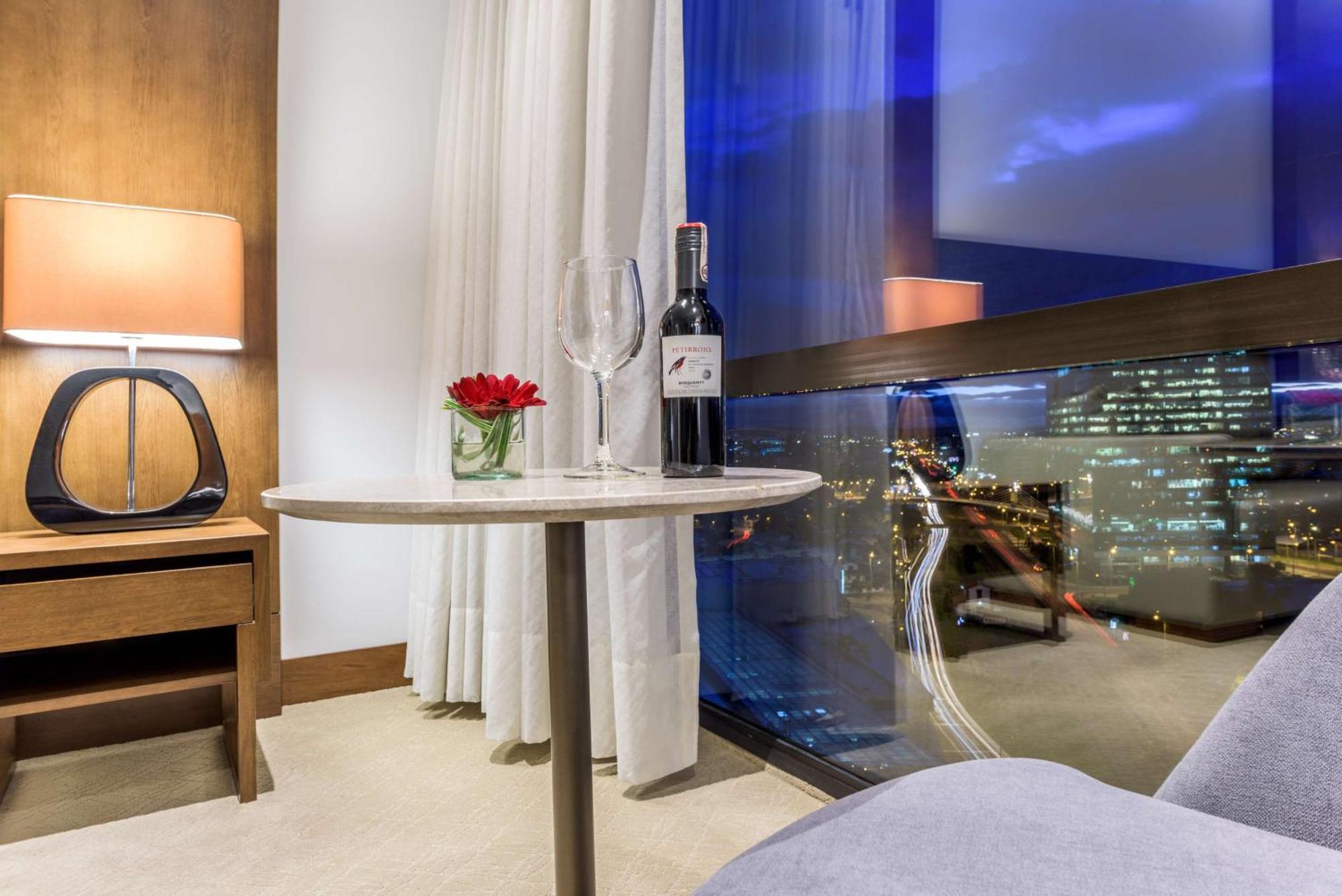Nh Collection Bogota Royal Teleport Otel Dış mekan fotoğraf